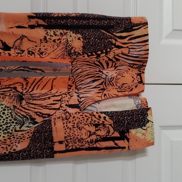 Fitted Graphic Print Dress - Picture 4 of 5